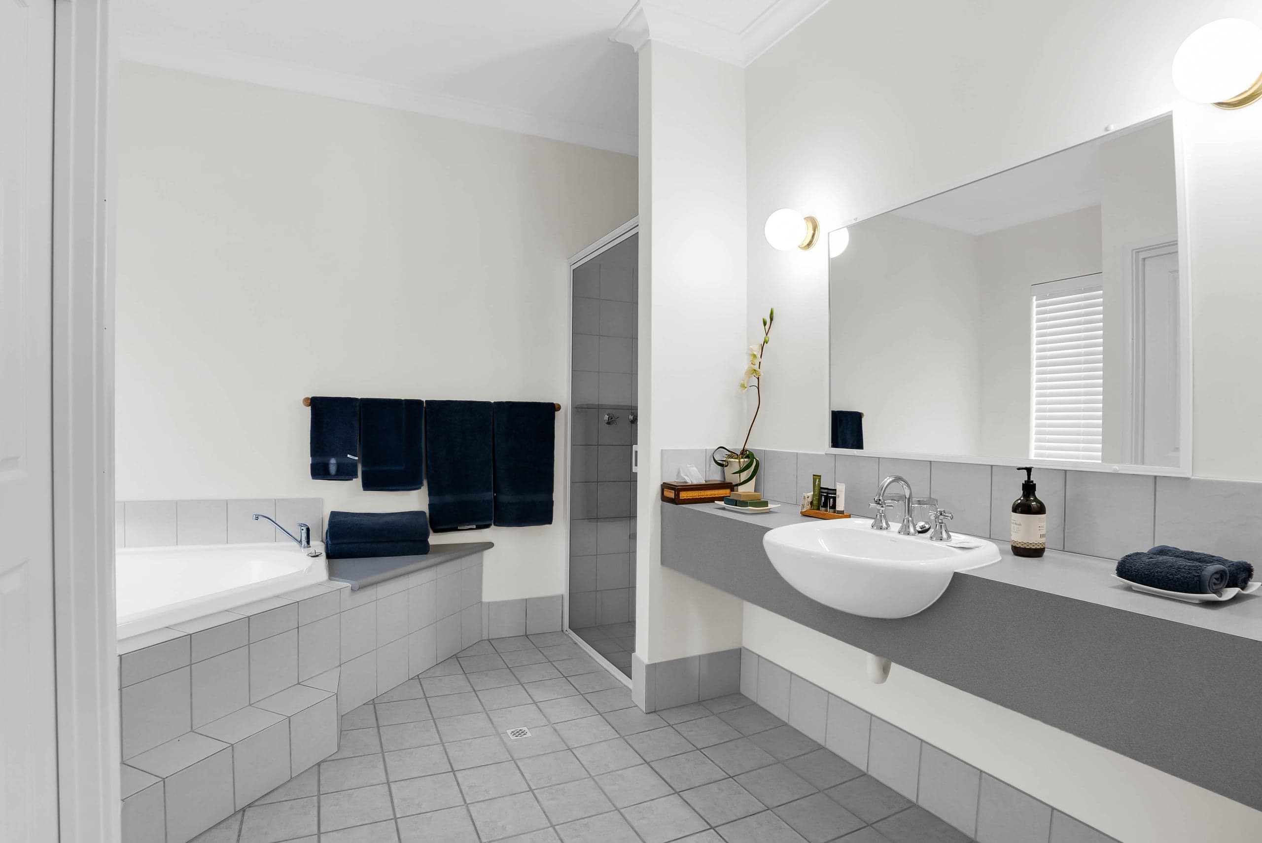 Ensuite spa bathroom in a Peel Manor House suite